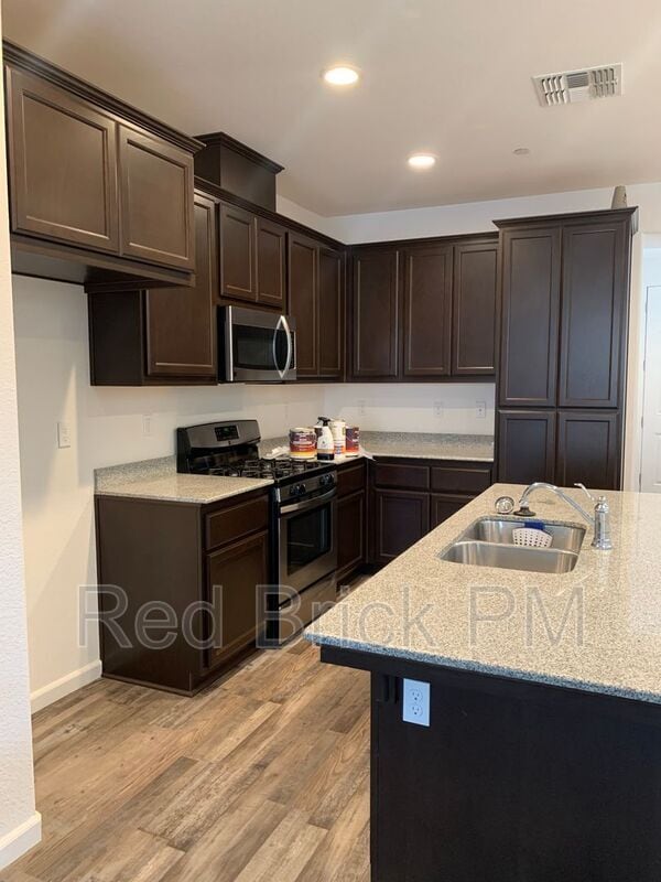 Building Photo - 816 Castellona Dr