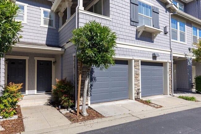 Building Photo - 200 Live Oak Way