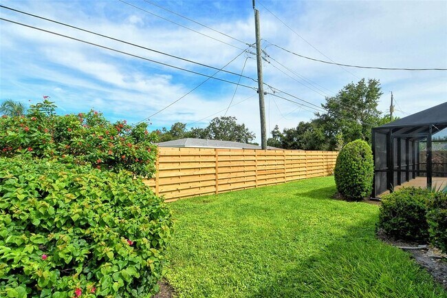 Building Photo - 6722 Roxbury Dr