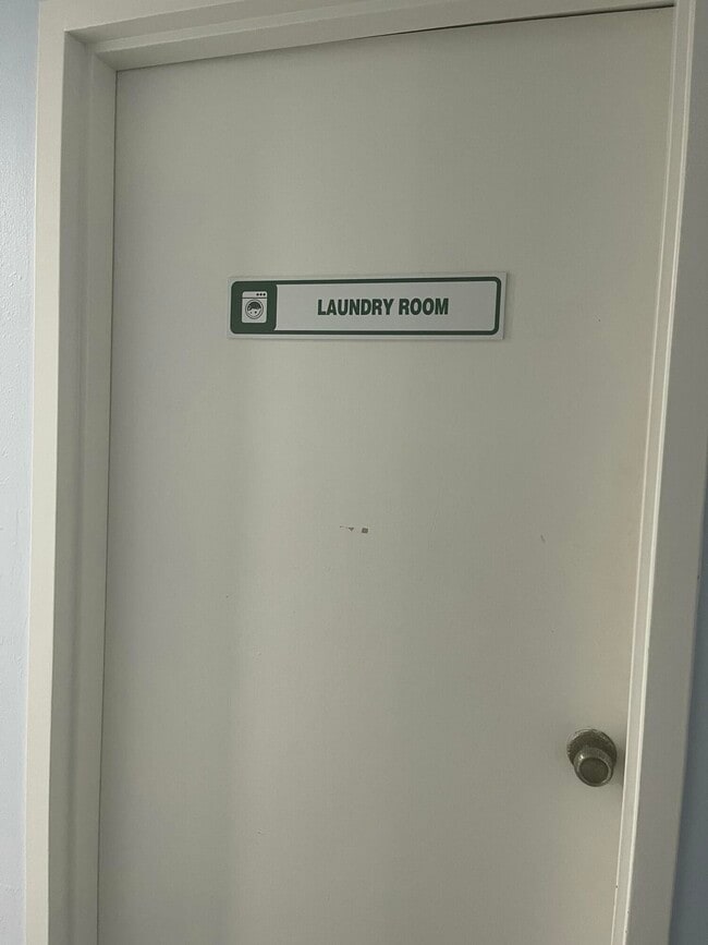 Building Photo - 1237 Hillsboro Mile