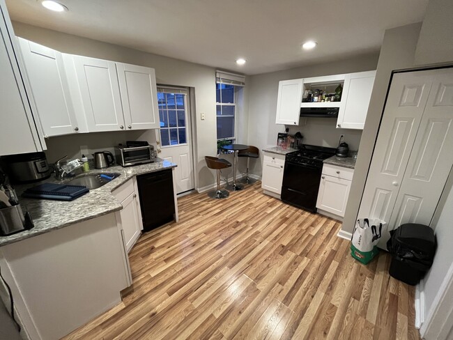 Primary Photo - 233 Hanover St