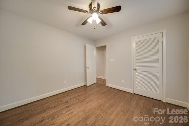 Building Photo - 6700 Castlegate Dr