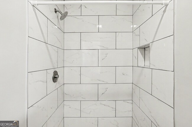 Building Photo - 3743 Poplar Dr