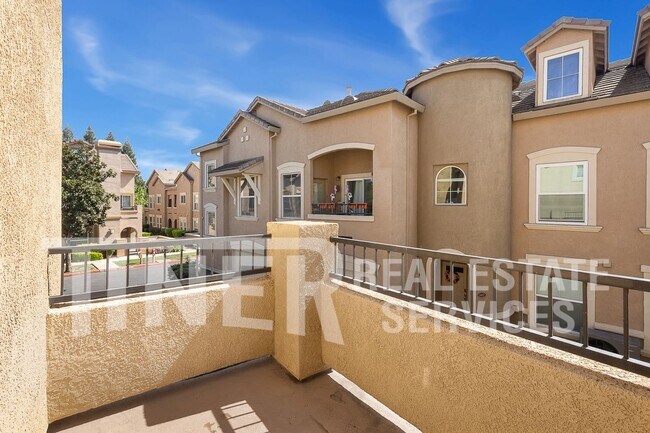 Building Photo - 5350 Dunlay Dr