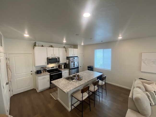 Building Photo - 37 N Veranda Ct