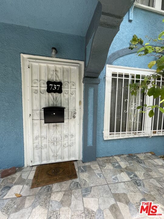Building Photo - 737 N Harvard Blvd