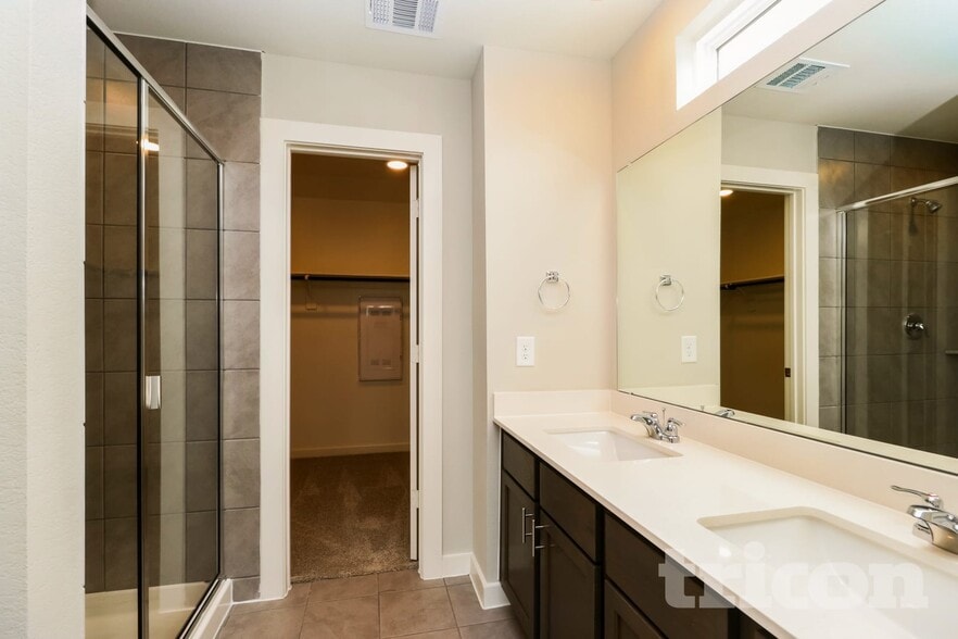 Building Photo - 9835 Willow Creek Commerce Dr