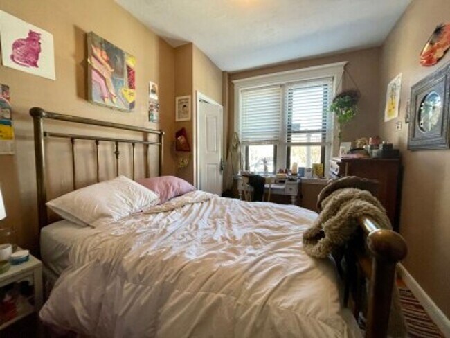 Building Photo - 5 Bed 2 Bath - Allston - 9/1