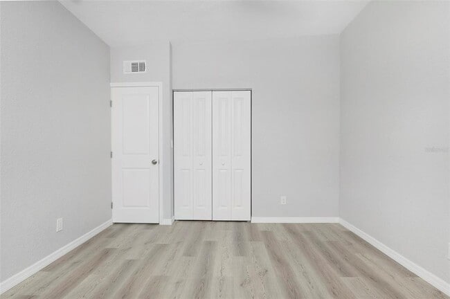 Building Photo - 304 E Madeira Ave