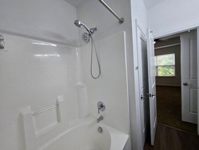 Building Photo - 662 Lacy Oak Dr