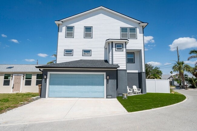 Building Photo - Fully Furnished + Utilities Included Beach...