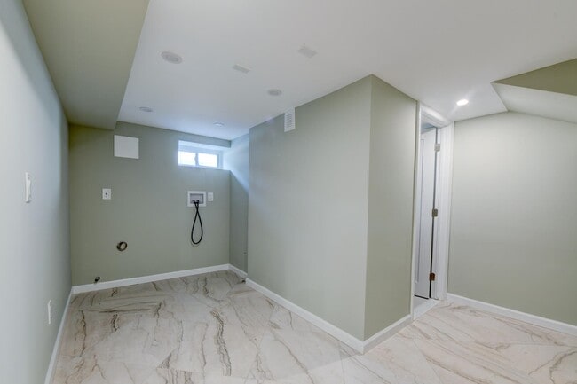 Building Photo - 815 3rd St