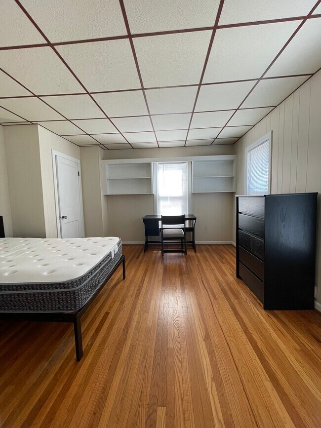 Building Photo - 1148 Memorial Ave