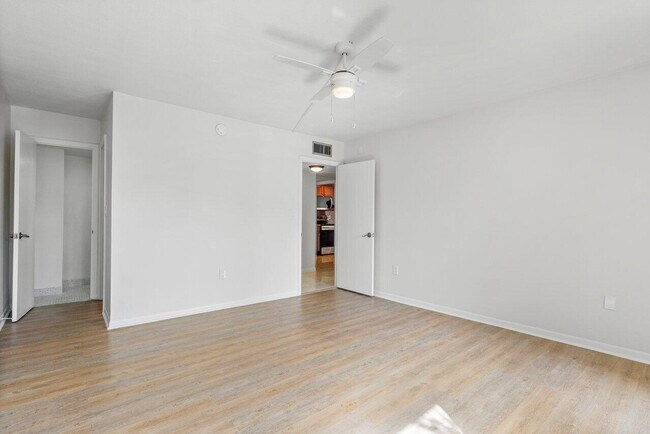 Building Photo - 951 De Soto Rd