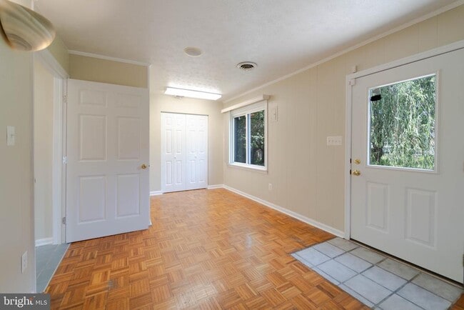 Building Photo - 610 Valley Brook Dr