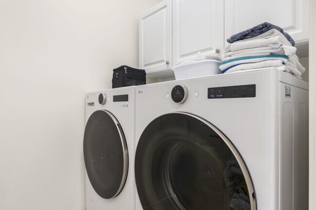 Building Photo - 505 SW 16th Ct