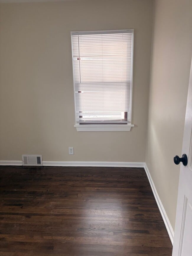 Building Photo - Crystal Home For Rent