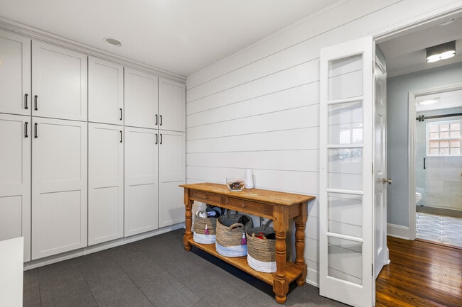 Building Photo - 15 Overlook Pl