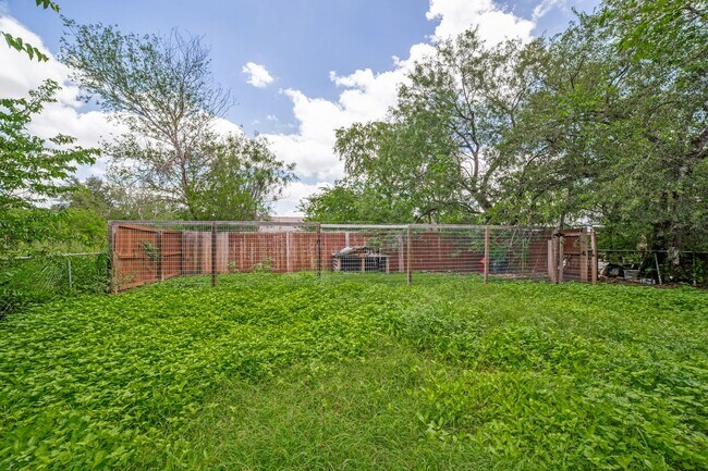 Building Photo - CHARMING HOME IN LOMA TERRACE