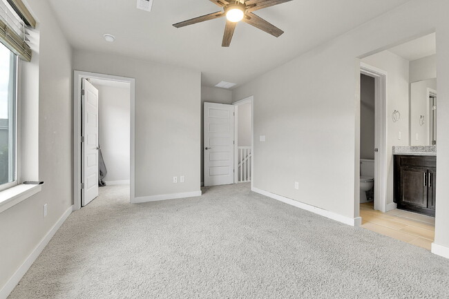 Building Photo - $2,620.95 - 3 Bed, 2.5 Bath Home in Aurora with AC and In Unit Laundry!