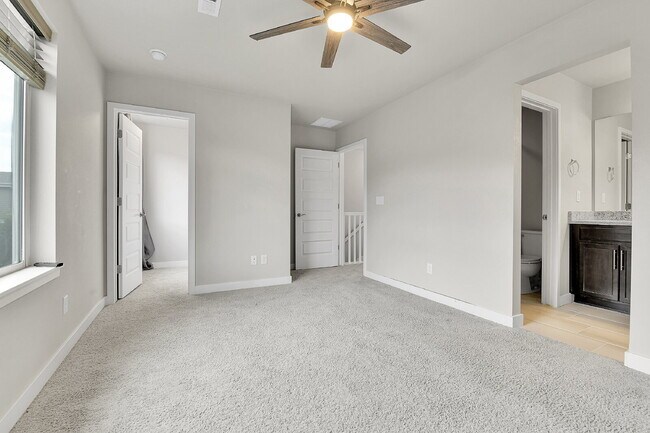 Building Photo - $2,775 - 3 Bed, 2.5 Bath Home in Aurora wi...