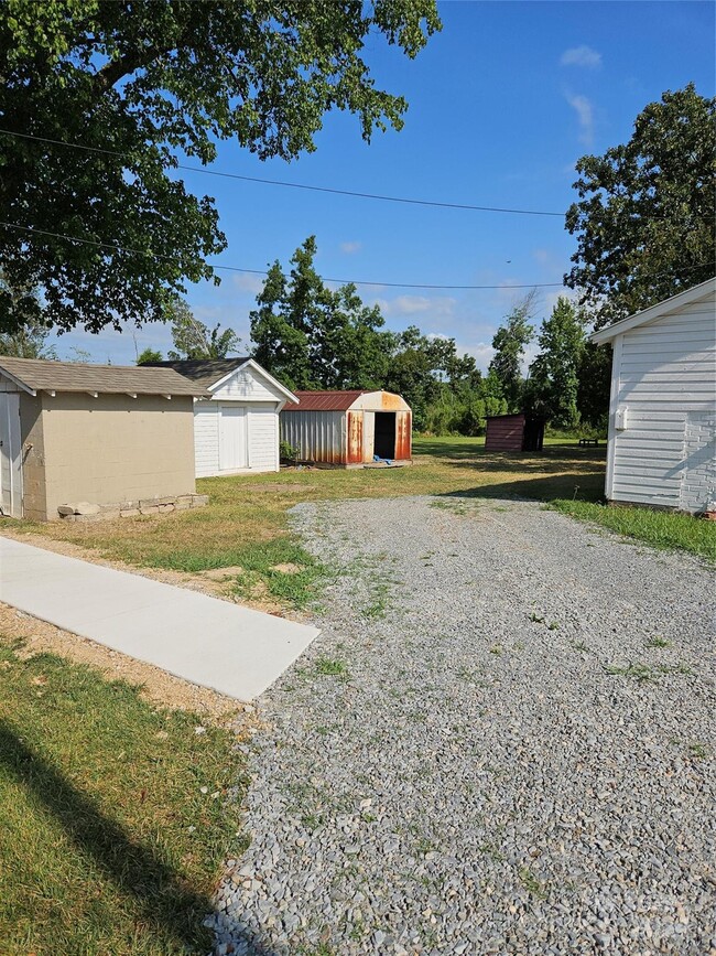 Building Photo - 17730 Old Beatty Ford Rd