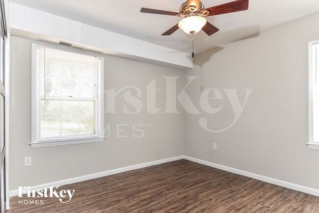 Building Photo - 1714 Clarendon Dr