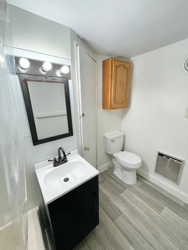 Building Photo - 20 Latham Ct