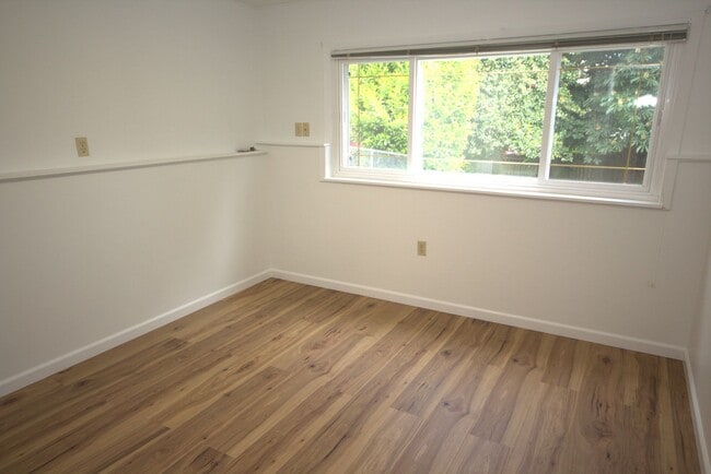 Building Photo - 1412