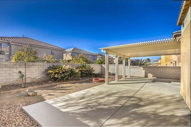 Building Photo - Two-story 4 BR & 3 BA designs offer luxuri...