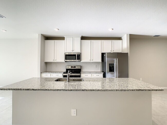 Building Photo - Villa Home in West Port - 3/2/2 close to s...