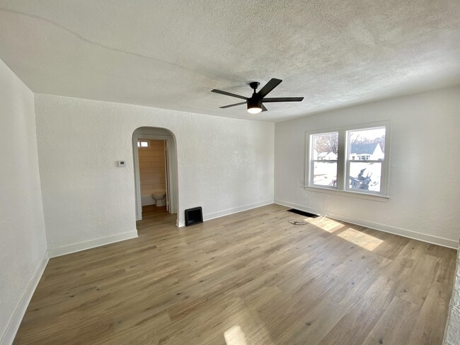 Primary Photo - 1524 W Clark St