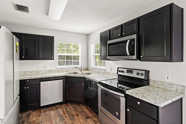 Building Photo - 795 Squirrel Ct