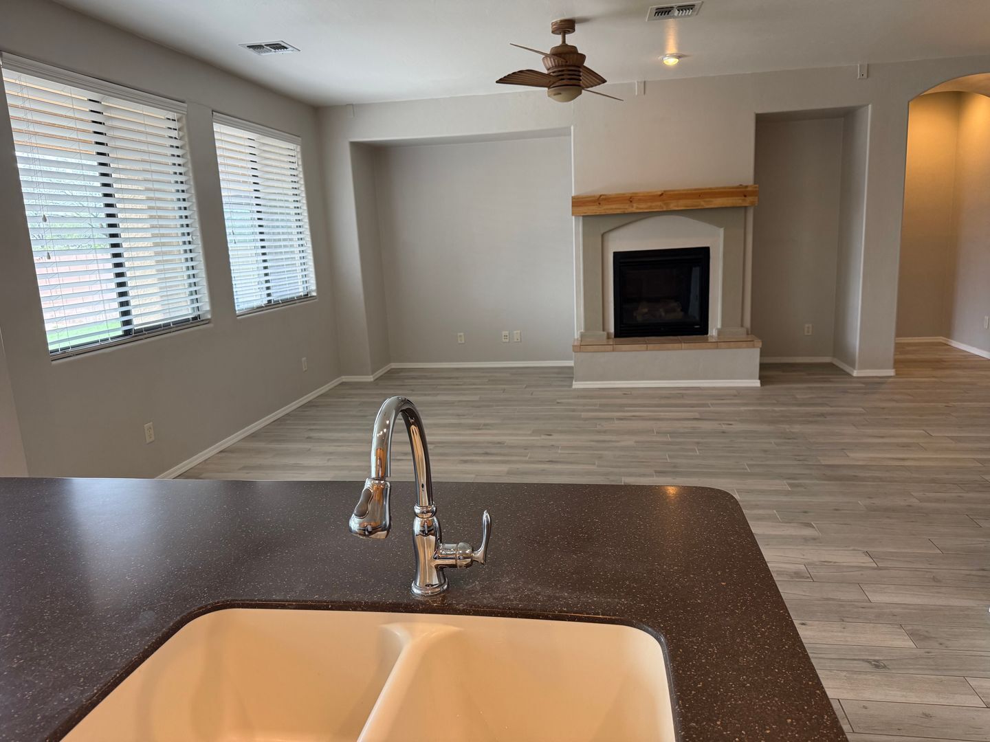 Building Photo - 10592 E Rose Hill St