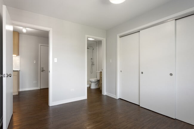 Building Photo - 5411 N Winthrop Ave