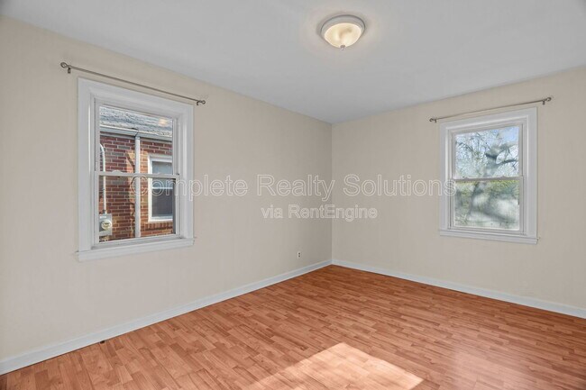 Building Photo - 1258 Grant Dr