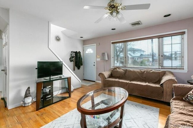 Building Photo - 250 N Rutherford Ave