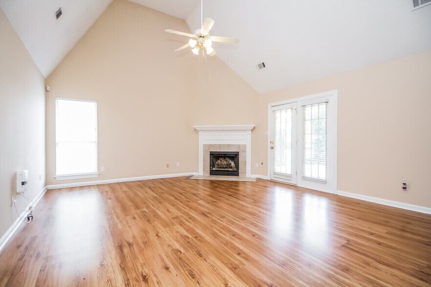 Building Photo - 9441 Club Walk Ct