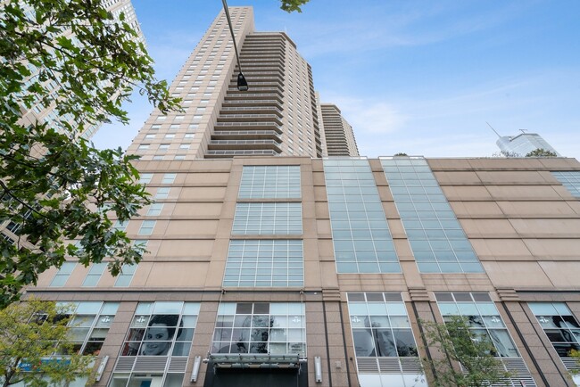 Building Photo - 545 N Dearborn St