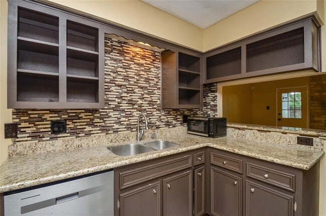 Building Photo - 7851 Battlepine Dr