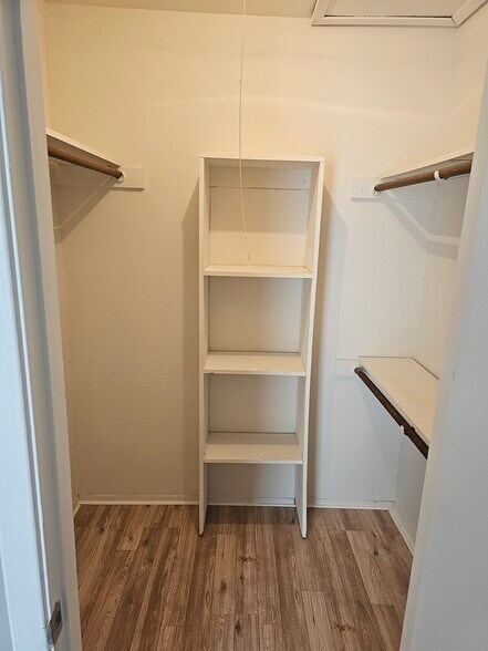 Building Photo - 10603 S Wilcrest Dr