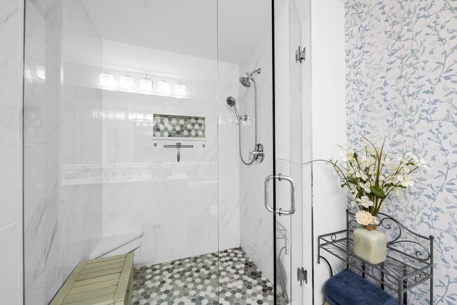 Building Photo - 720 S Sapodilla Ave