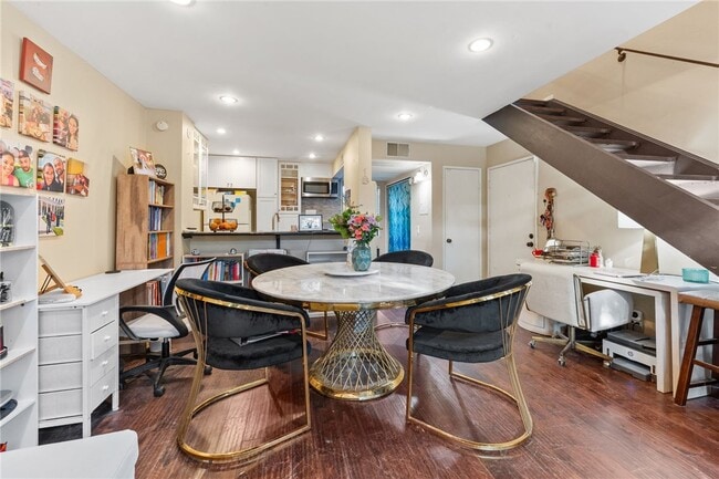 Building Photo - 10614 Shoreline Dr