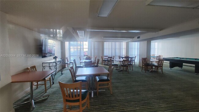 Building Photo - 1000 Parkview Dr