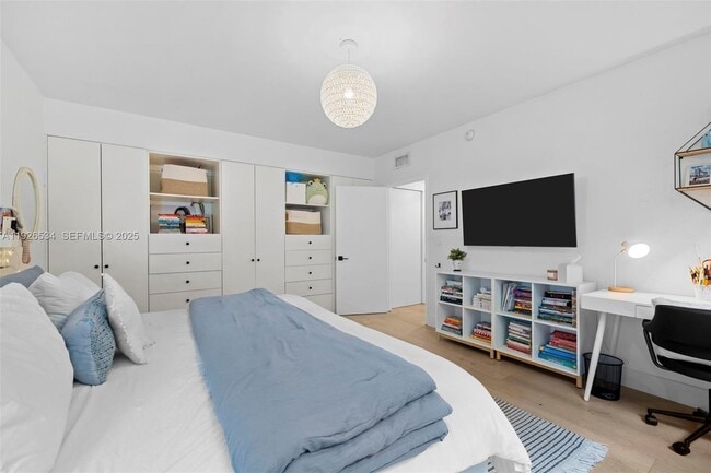 Building Photo - 141 Crandon Blvd