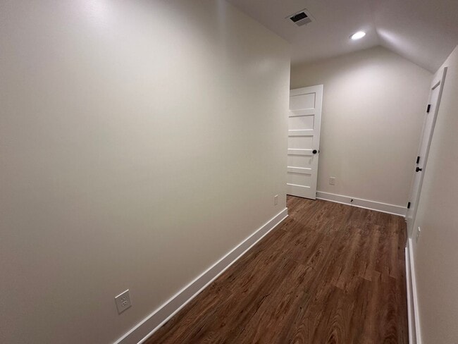 Building Photo - 2 Bed/2 Bath Long-Term Rental in Manteo!