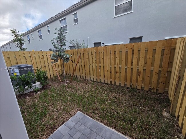 Building Photo - 1126 NW 2nd Ter