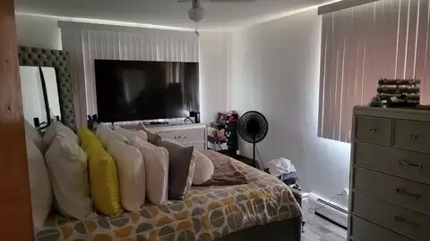 Master Bedroom - 1806 S Mannheim Rd
