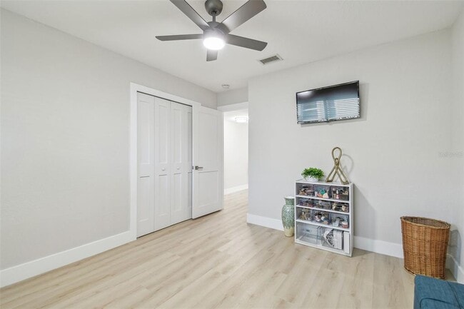 Building Photo - 3922 Fontainebleau Dr