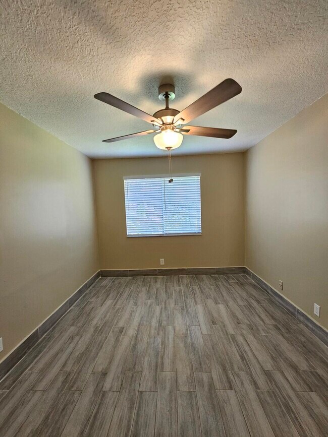 Building Photo - 4859 Orleans Ct